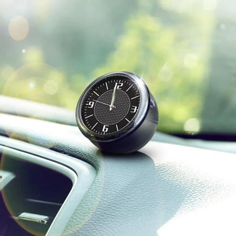 1pc Quarzuhr Einfaches und einzigartiges Design Autoinnenverzierung Leuchtende elektronische Digitaluhr Dekorativ für die meisten Autos