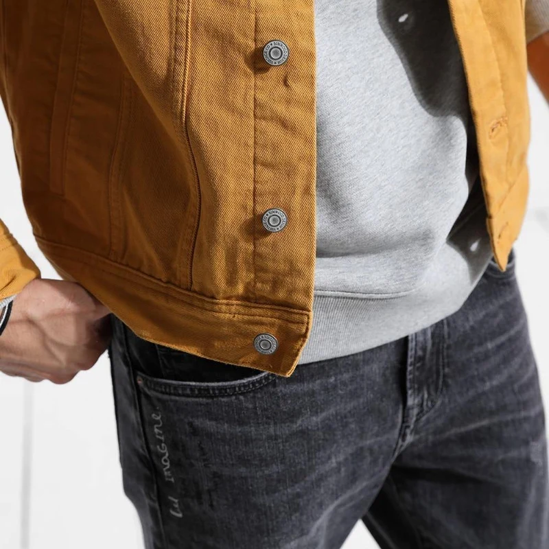 Jeansjacke Herrenmode 100% Baumwolle Trucker Jacken Slim Fit Stickerei Brusttasche 4 Farben