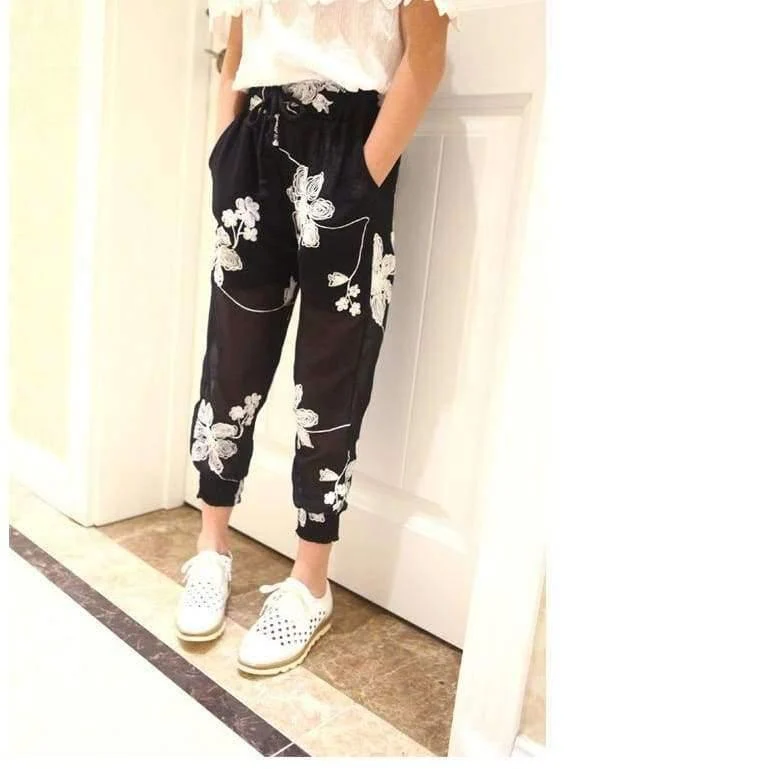 Kindermode Mädchen Kleidung Sets 2 Stück Weiße Spitzenbluse Top & Schwarze Blumen Hosen Set für Mädchen im Teenageralter Kleidung Set