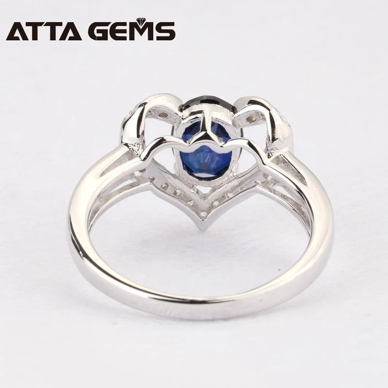 Blauer Saphir-Silberring. 1.5 Karat Saphir-Ring aus massivem Silber. Kurzes und modisches Design