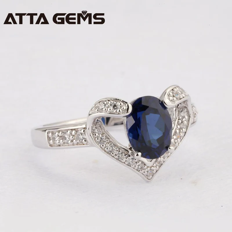 Blauer Saphir-Silberring. 1.5 Karat Saphir-Ring aus massivem Silber. Kurzes und modisches Design