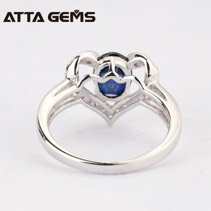 Blauer Saphir-Silberring. 1.5 Karat Saphir-Ring aus massivem Silber. Kurzes und modisches Design
