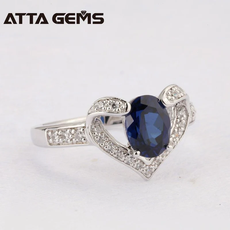 Blauer Saphir-Silberring. 1.5 Karat Saphir-Ring aus massivem Silber. Kurzes und modisches Design