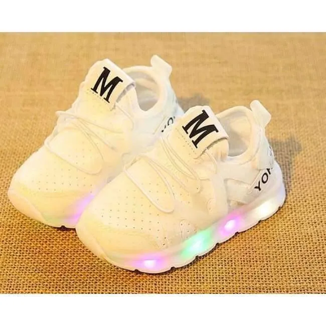 LED beleuchtet Glowing Kinder Freizeitschuhe 2018 European Glitter komfortable Baby Mädchen Jungen Turnschuhe niedlichen Kinderschuhe Kleinkinder