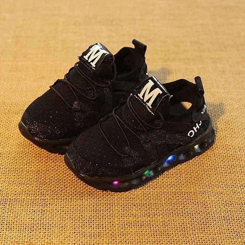 LED beleuchtet Glowing Kinder Freizeitschuhe 2018 European Glitter komfortable Baby Mädchen Jungen Turnschuhe niedlichen Kinderschuhe Kleinkinder