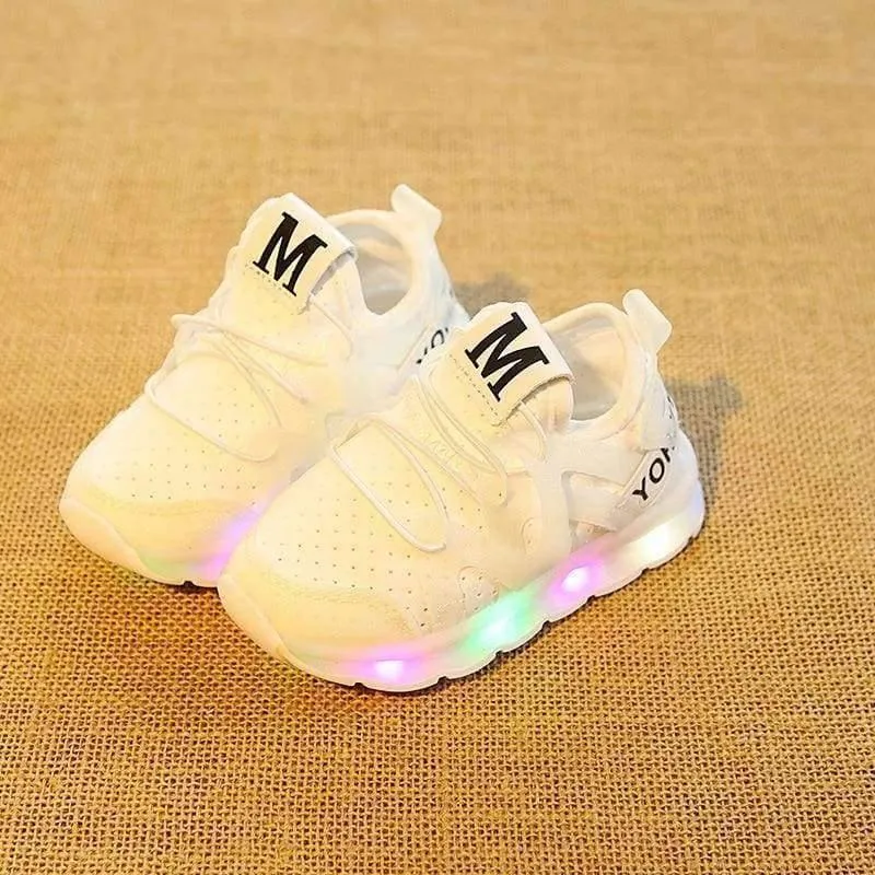 LED beleuchtet Glowing Kinder Freizeitschuhe 2018 European Glitter komfortable Baby Mädchen Jungen Turnschuhe niedlichen Kinderschuhe Kleinkinder