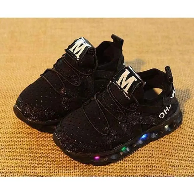 LED beleuchtet Glowing Kinder Freizeitschuhe 2018 European Glitter komfortable Baby Mädchen Jungen Turnschuhe niedlichen Kinderschuhe Kleinkinder