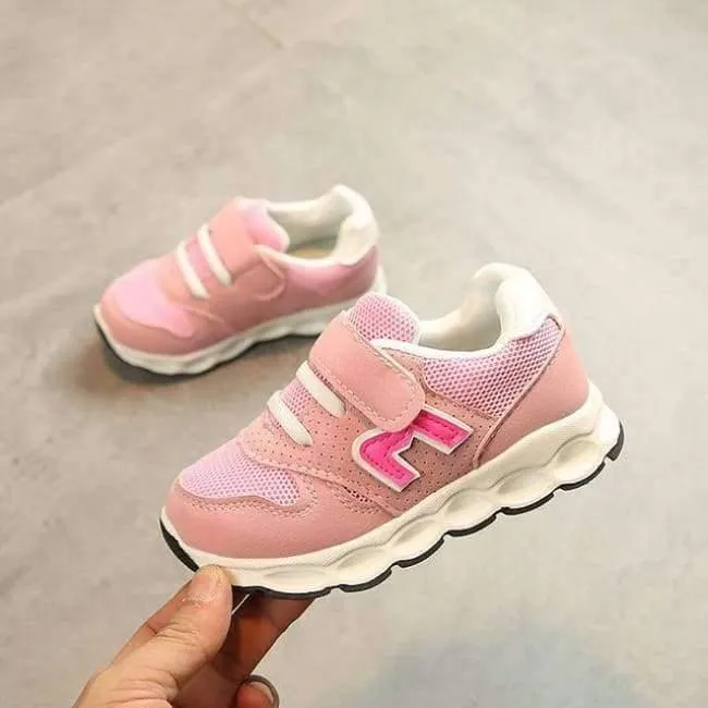 Europäische neue Markenmode Baby Mädchen Jungen Schuhe hochwertige Kinder Turnschuhe klassische leichte atmungsaktive Kinderschuhe