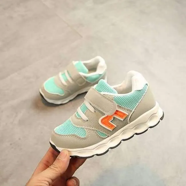 Europäische neue Markenmode Baby Mädchen Jungen Schuhe hochwertige Kinder Turnschuhe klassische leichte atmungsaktive Kinderschuhe