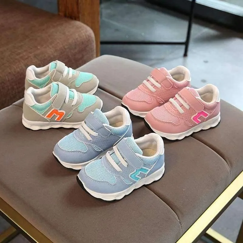 Nette beiläufige Babyschuhe kühlen reizende Mädchenjungenschuhe der heißen Verkaufsqualitätsersten Wandererkleinkinder Art und Weise ab