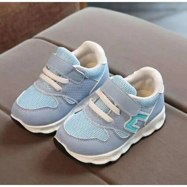 Nette beiläufige Babyschuhe kühlen reizende Mädchenjungenschuhe der heißen Verkaufsqualitätsersten Wandererkleinkinder Art und Weise ab
