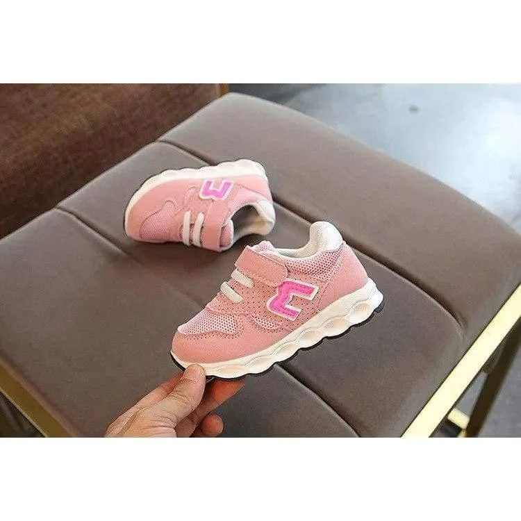 Nette beiläufige Babyschuhe kühlen reizende Mädchenjungenschuhe der heißen Verkaufsqualitätsersten Wandererkleinkinder Art und Weise ab