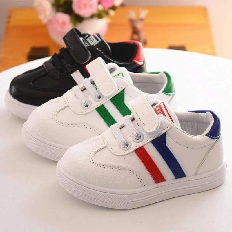 Kühle Art und Weise scherzt Schuhe arbeiten die bunten beiläufigen Schuhe der Beleuchtungsbaby-Turnschuhe der Qualität der breathable edlen Kinder um