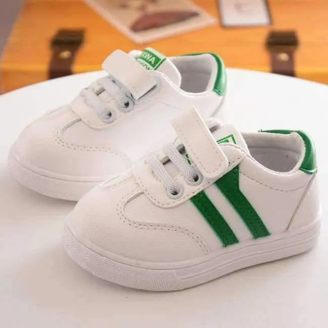 Kühle Art und Weise scherzt Schuhe arbeiten die bunten beiläufigen Schuhe der Beleuchtungsbaby-Turnschuhe der Qualität der breathable edlen Kinder um
