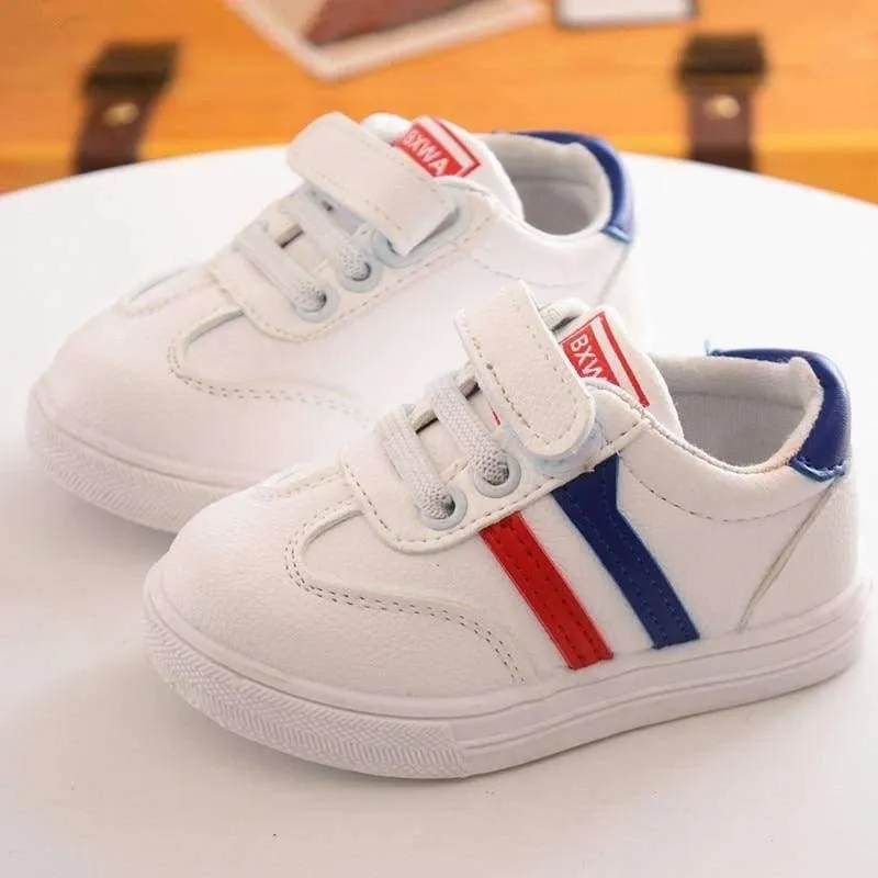 Kühle Art und Weise scherzt Schuhe arbeiten die bunten beiläufigen Schuhe der Beleuchtungsbaby-Turnschuhe der Qualität der breathable edlen Kinder um