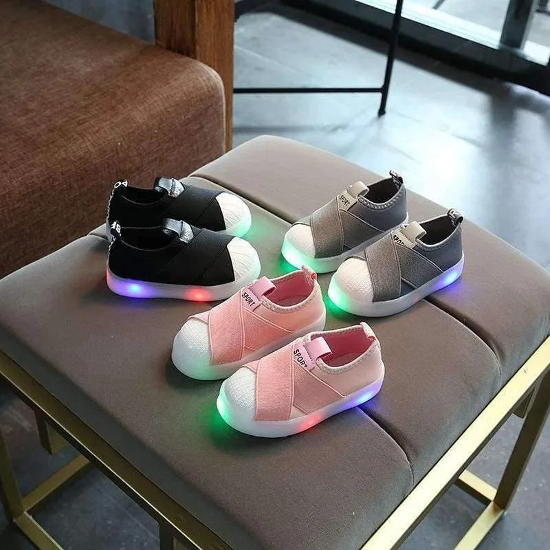 Unisexmädchenjungen beschuht LED beleuchtete Qualitätskindturnschuhe, die breathable Babykindschuhe shinning sind