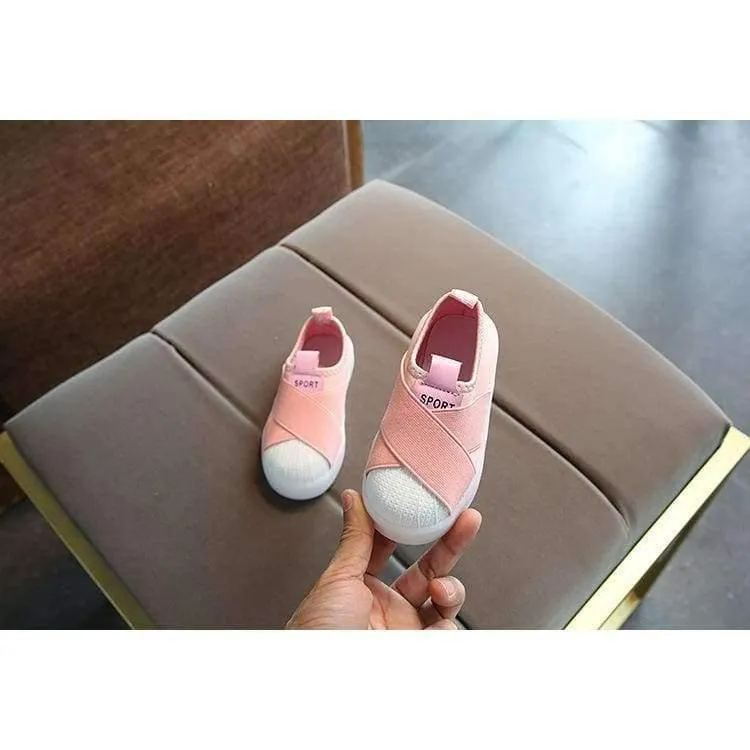 Unisexmädchenjungen beschuht LED beleuchtete Qualitätskindturnschuhe, die breathable Babykindschuhe shinning sind