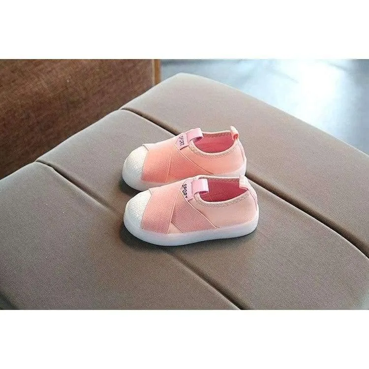 Unisexmädchenjungen beschuht LED beleuchtete Qualitätskindturnschuhe, die breathable Babykindschuhe shinning sind