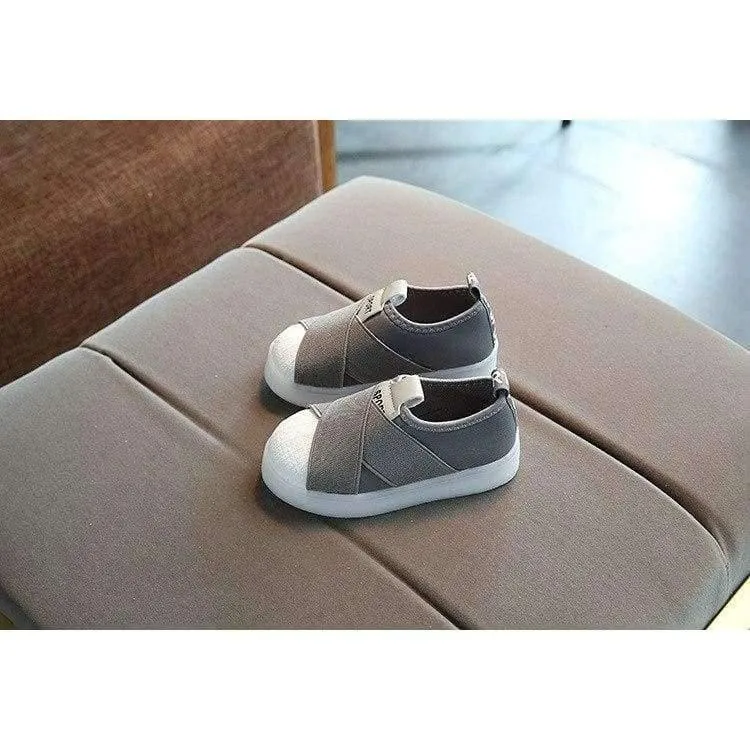 Unisexmädchenjungen beschuht LED beleuchtete Qualitätskindturnschuhe, die breathable Babykindschuhe shinning sind