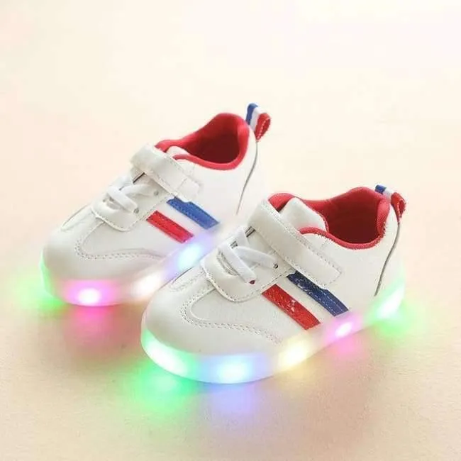 Mode Neue Marke Design LED-Schuhe cool Baby Mädchen Jungen Kleinkinder Shinning Beleuchtung Baby First Walker glühende Turnschuhe