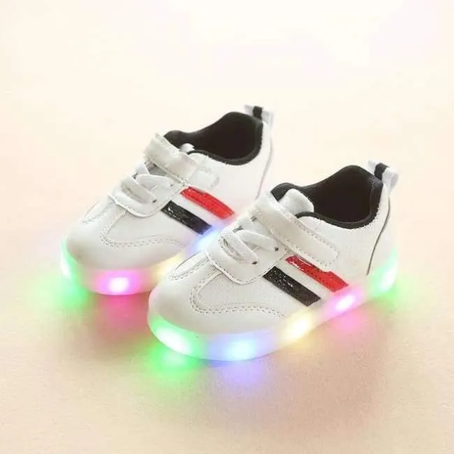 Mode Neue Marke Design LED-Schuhe cool Baby Mädchen Jungen Kleinkinder Shinning Beleuchtung Baby First Walker glühende Turnschuhe