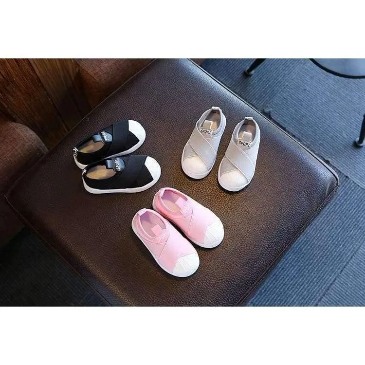 Kühle Normallackfreizeitschuhkinder atmungsaktives Segeltuch scherzt klassische nette Mädchenjungenunisexschuhturnschuhe