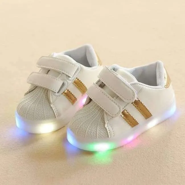 LED-Leuchten beschuht die Kinder, die alle Jahreszeiten Sportturnschuhkinder laufen lassen, die ausgezeichneten reizenden Jungenmädchen-Babyschuhe