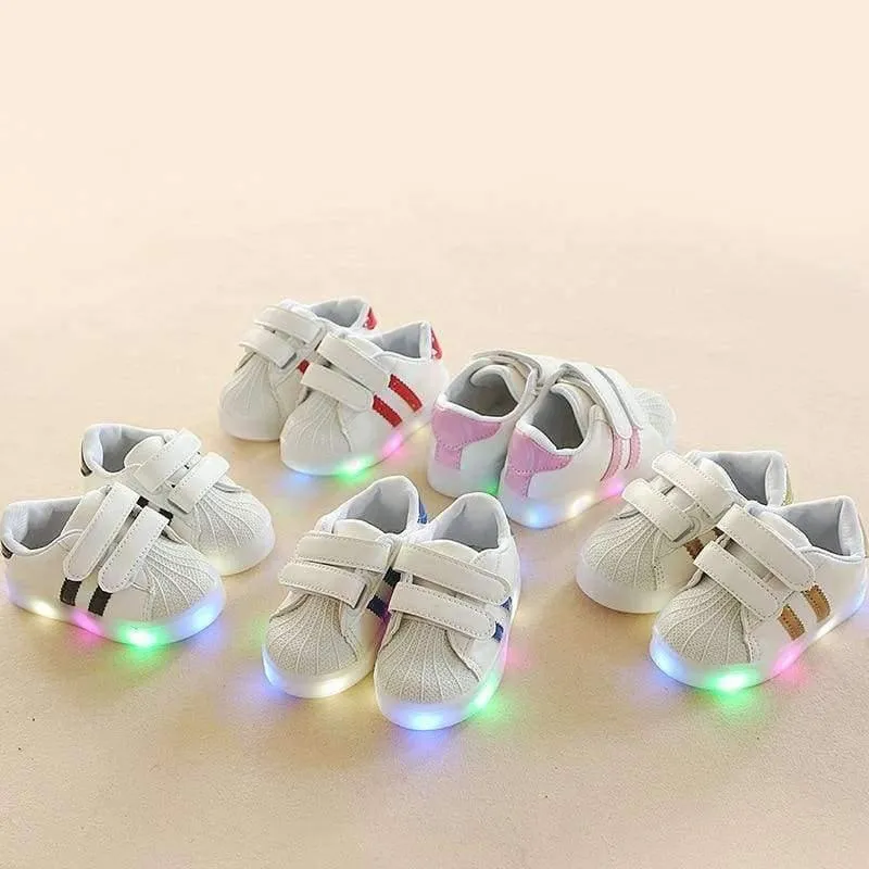 LED-Leuchten beschuht die Kinder, die alle Jahreszeiten Sportturnschuhkinder laufen lassen, die ausgezeichneten reizenden Jungenmädchen-Babyschuhe
