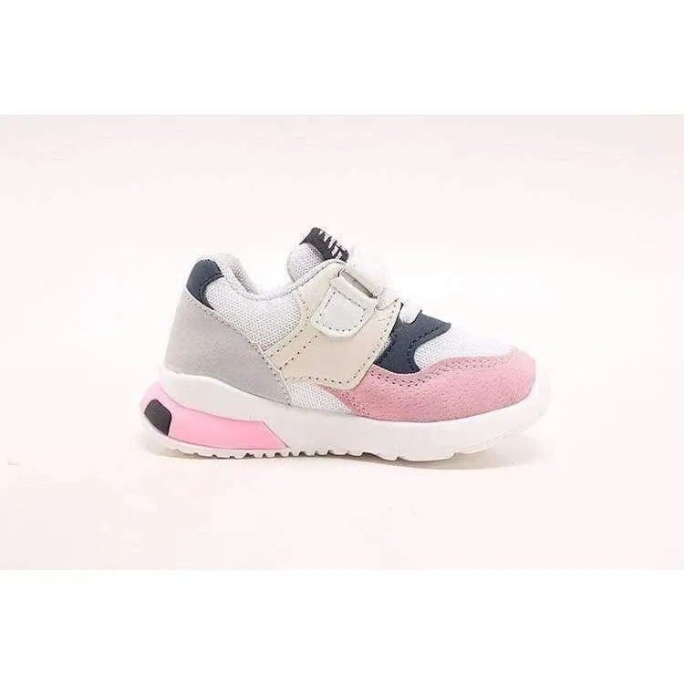 Qualitätsart- und weisebabyturnschuhe tragen kühle neue Markenbabykleinkindmädchen-Jungenschuhe kühle erste Wanderer des hellen Babys zur Schau