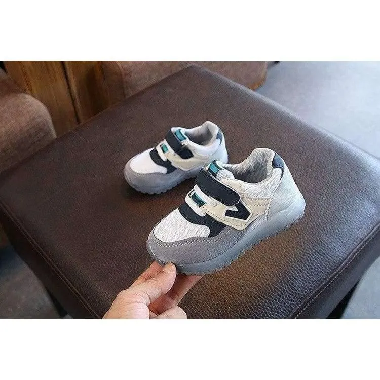 Europäische coole Baby-Turnschuhe, hochwertige bunte Beleuchtung, atmungsaktive Jungen- und Mädchenschuhe, coole Flash-Baby-Laufschuhe