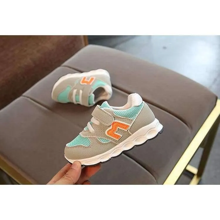 Mode-Patch mit Klettverschluss für Babys und Kleinkinder, lässige, atmungsaktive, leichte Lauflernschuhe für Babys. Niedliche, einfarbige, leichte Baby-Sneakers