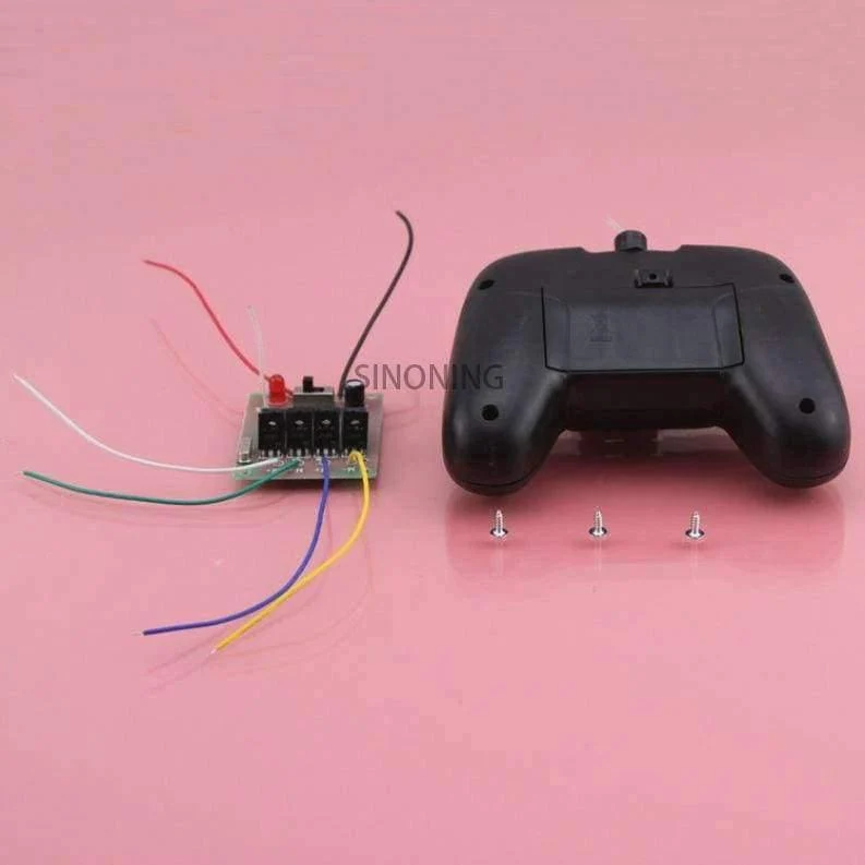 2.4G 4CH Fernbedienung und Empfängerplatine für DIY-Autopanzerflugzeug 50 Meter 5A Strom SNRM17