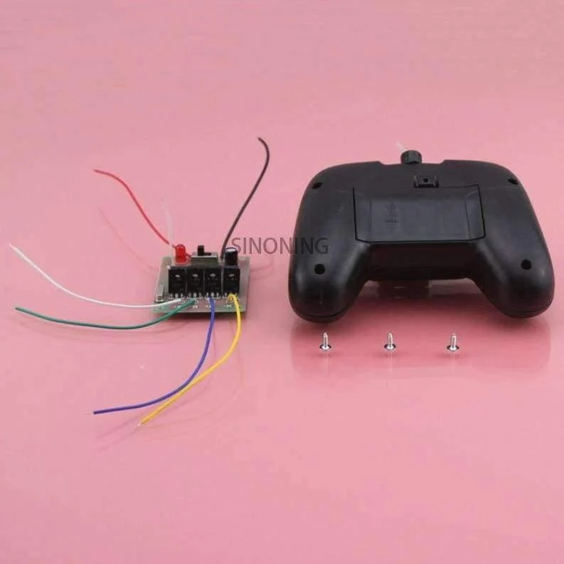 2.4G 4CH Fernbedienung und Empfängerplatine für DIY-Autopanzerflugzeug 50 Meter 5A Strom SNRM17