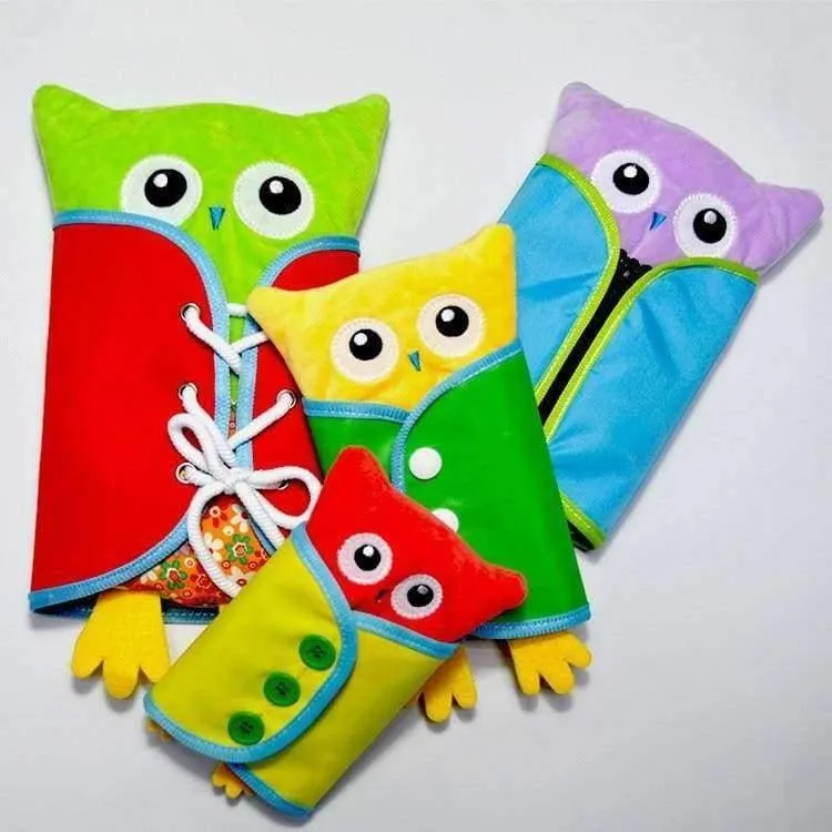 4pcs / set Baby DIY Montessori Kleid Reißverschluss Druckknopf Schnalle Krawatte Lernspielzeug Vorschule weichen Plüschtier Kinder Kleinkind lernen