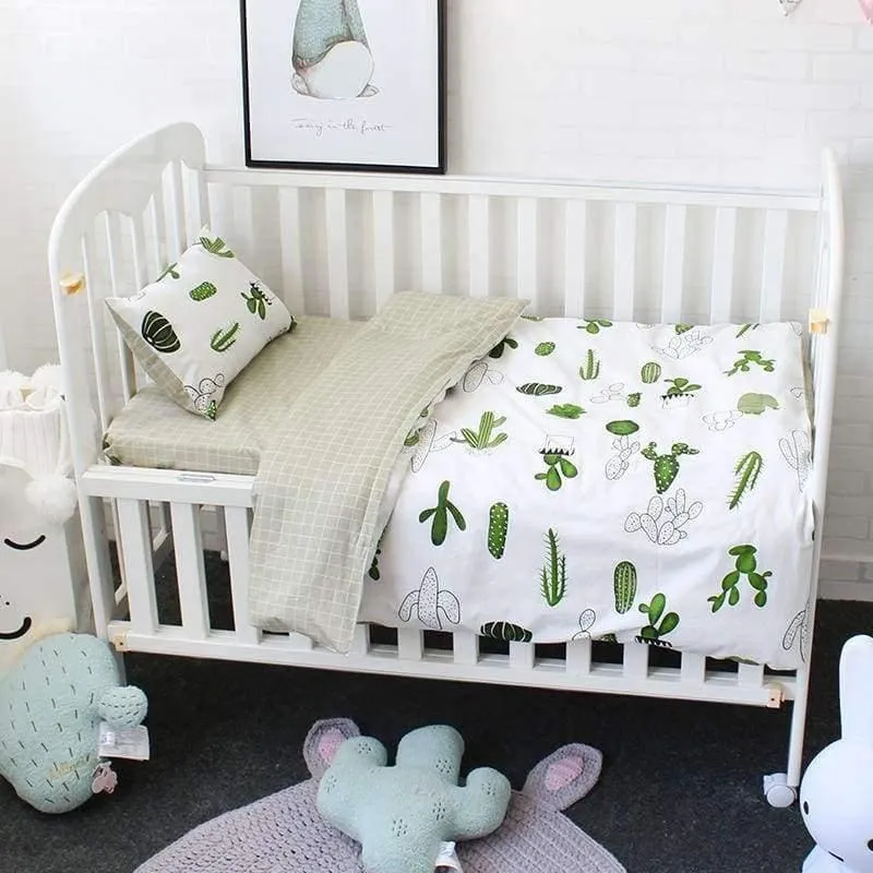 3 Pcs Set Babybettwäscheset aus reiner Baumwolle Flamingo Grau Cloud Pattern Crib Kit Einschließlich Kissenbezug Bettbezug Kinderbett Flachbetttuch