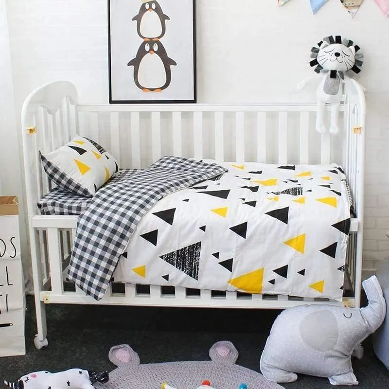 3 Pcs Set Babybettwäscheset aus reiner Baumwolle Flamingo Grau Cloud Pattern Crib Kit Einschließlich Kissenbezug Bettbezug Kinderbett Flachbetttuch