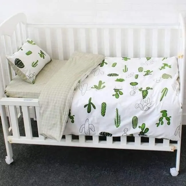 3 Pcs Set Babybettwäscheset aus reiner Baumwolle Flamingo Grau Cloud Pattern Crib Kit Einschließlich Kissenbezug Bettbezug Kinderbett Flachbetttuch