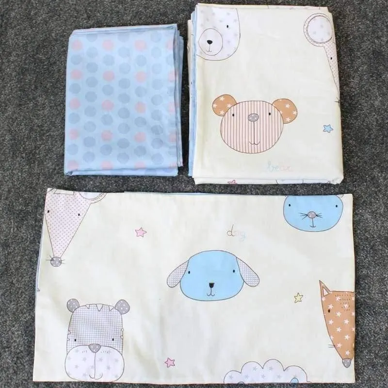 3 Pcs Set Babybettwäscheset aus reiner Baumwolle Flamingo Grau Cloud Pattern Crib Kit Einschließlich Kissenbezug Bettbezug Kinderbett Flachbetttuch