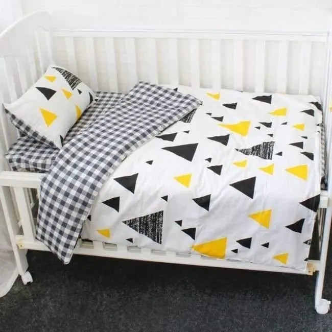 3 Pcs Set Babybettwäscheset aus reiner Baumwolle Flamingo Grau Cloud Pattern Crib Kit Einschließlich Kissenbezug Bettbezug Kinderbett Flachbetttuch