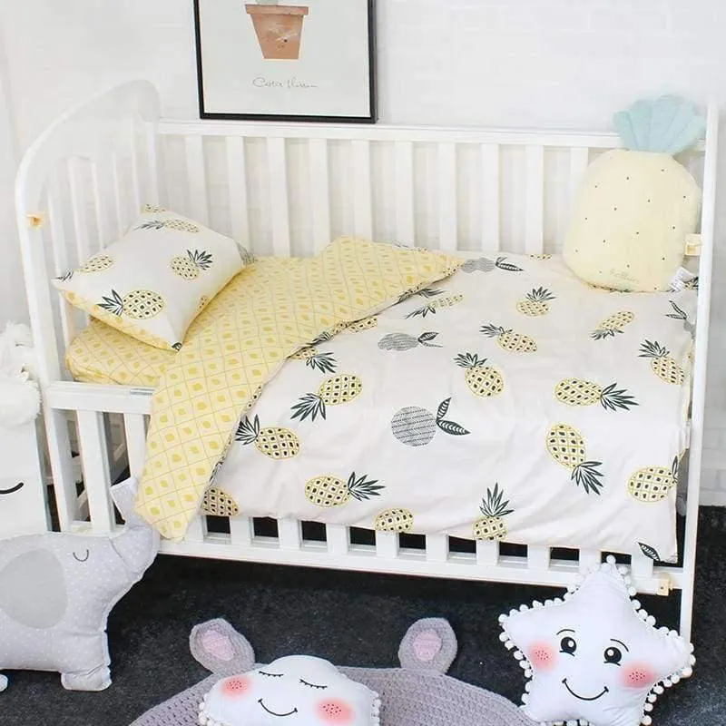 3 Pcs Set Babybettwäscheset aus reiner Baumwolle Flamingo Grau Cloud Pattern Crib Kit Einschließlich Kissenbezug Bettbezug Kinderbett Flachbetttuch