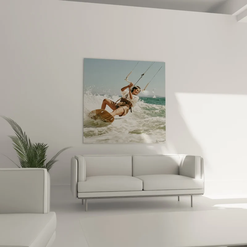 Tableau Kitesurfeuse bleu et ocre sur planche bois - Glisse en liberté - Edition Kite surf