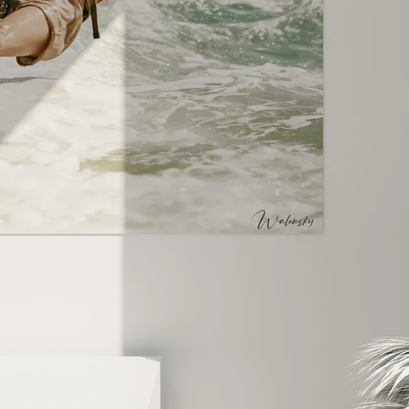 Tableau Kitesurfeuse bleu et ocre sur planche bois - Glisse en liberté - Edition Kite surf