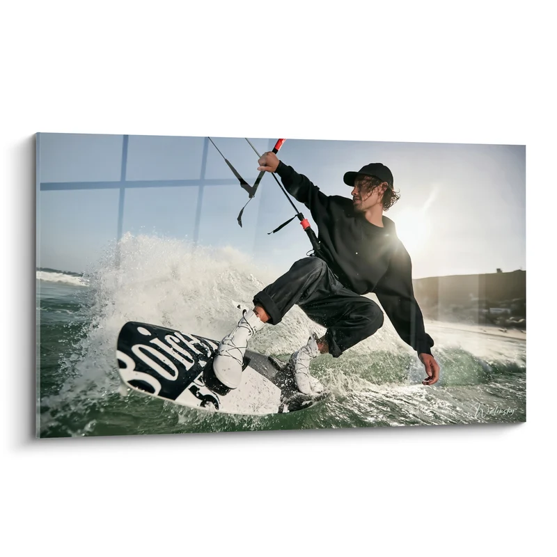 Tableau Kitesurfeur en pull noir casquette vissée - Planche floquée blanche - Edition Kite surf