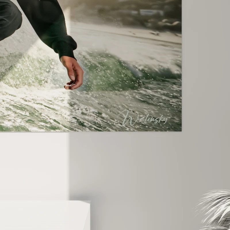 Tableau Kitesurfeur en pull noir casquette vissée - Planche floquée blanche - Edition Kite surf