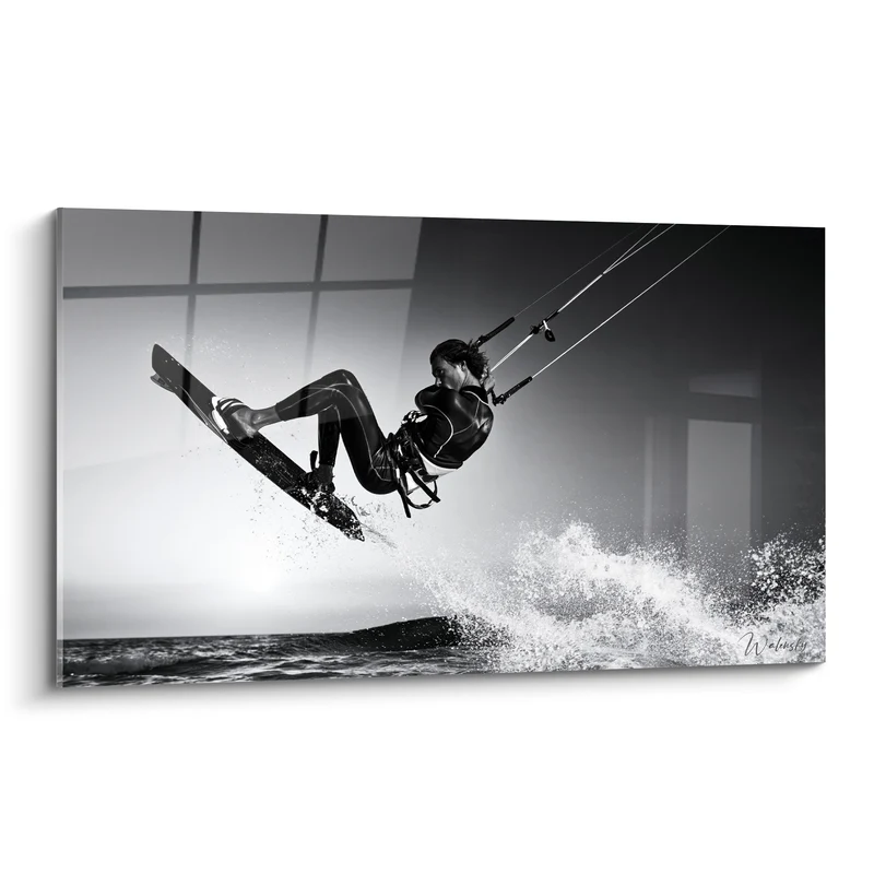 Tableau Kitesurfeur noir et blanc jambe repliée en vol - Fenêtre à carreaux floutée - Edition Kite surf