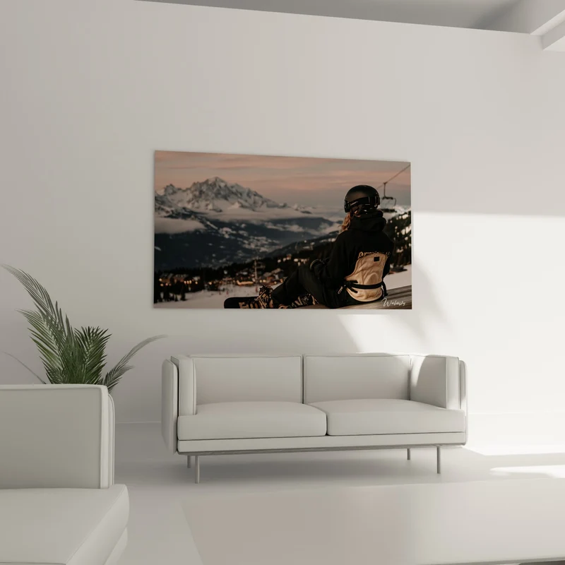 Tableau Snowboardeuse noire et rose sur sommet enneigé - Répit d'altitude - Edition Snowboard