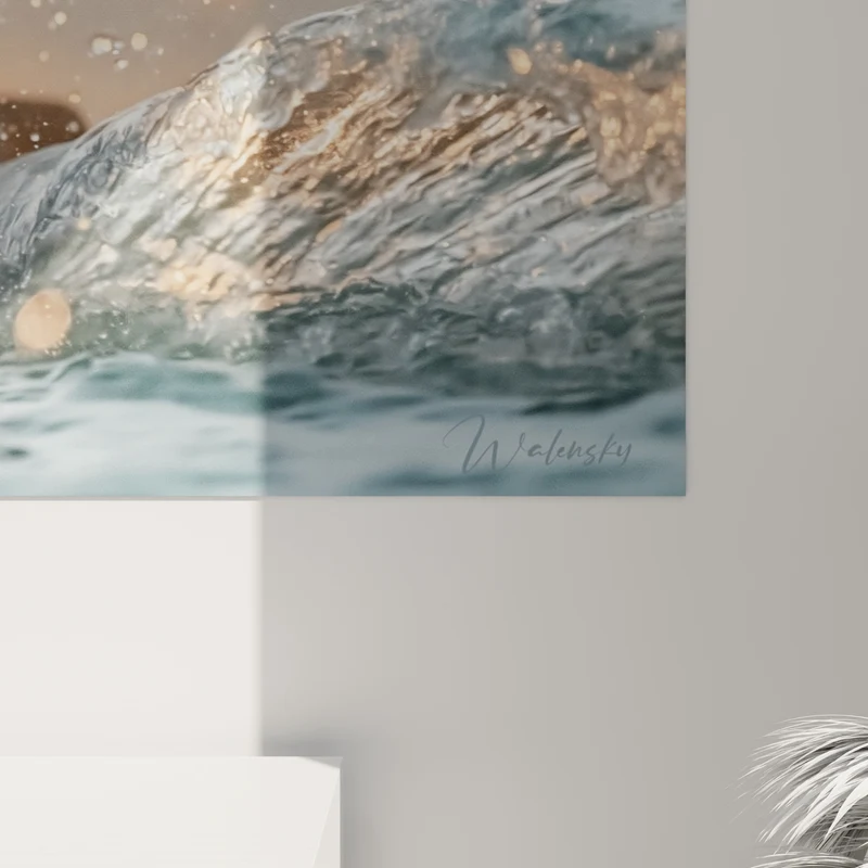 Tableau Kitesurfeur doré fendant une vague - Envol du soir - Edition Kite surf