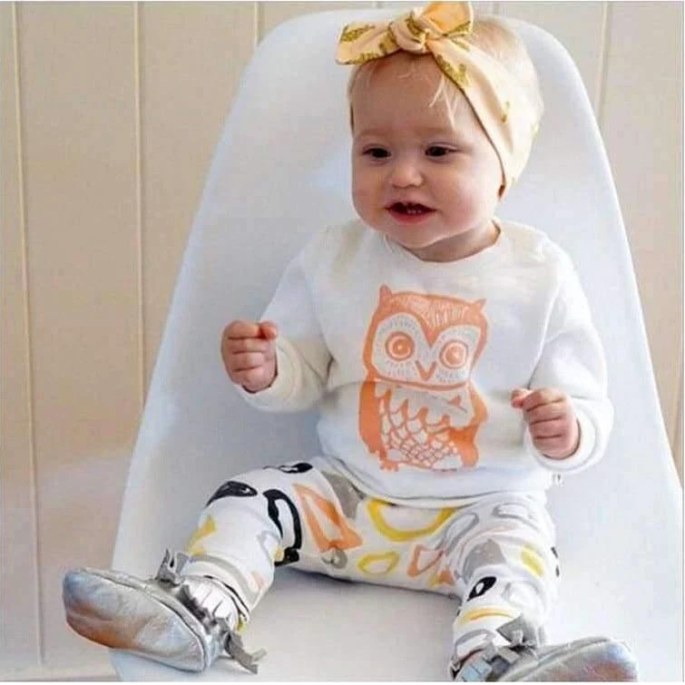 Neugeborenes Baby-Kleidung Baby-Kleidung Unisex gelb Farbe Langarm-Shirt + Hose 2-tlg. Bebe Mädchen Kleidung Set ST205