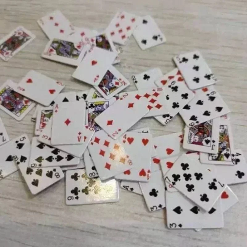 Niedliches Mini-Pokerspiel, tragbares Mini-Haus, Spielkarten, Puppenzubehör, Heimdekoration, kleines Party-Brettspiel, Pokerkartenspiele