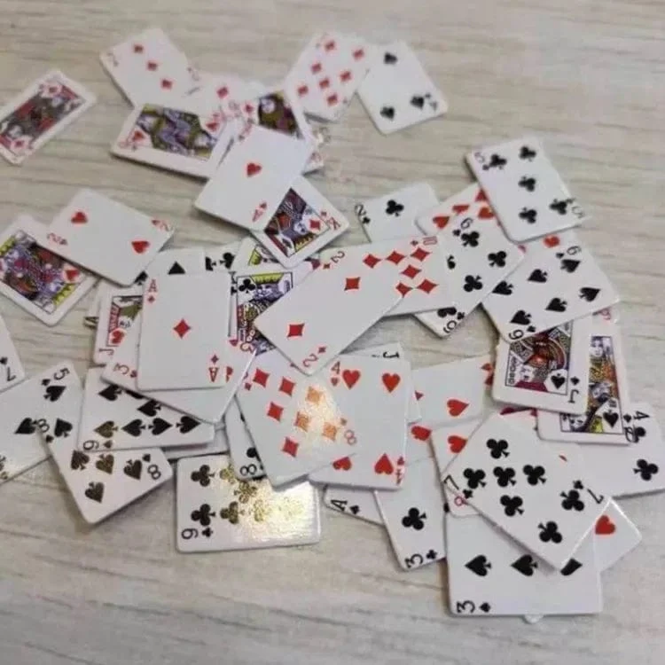 Niedliches Mini-Pokerspiel, tragbares Mini-Haus, Spielkarten, Puppenzubehör, Heimdekoration, kleines Party-Brettspiel, Pokerkartenspiele